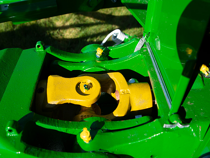 M6-770-PROPEL-TEDDER-Gallery-DRIVELINE-pivoting-points-1000x750-1.png